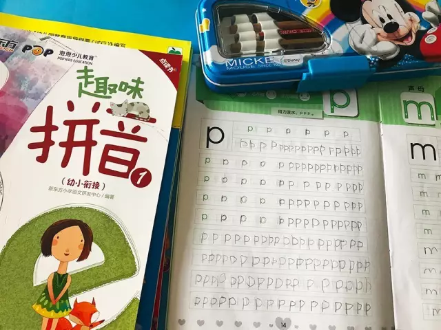 尊龙人生就是博d88书架儿童简易书架款式儿童房书桌设计大集合