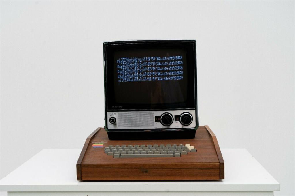乔布斯亲手制作的 Apple 1 电脑亮相 eBay：仍能开