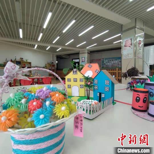 快递包装变文艺 吉林小学生创意手工展