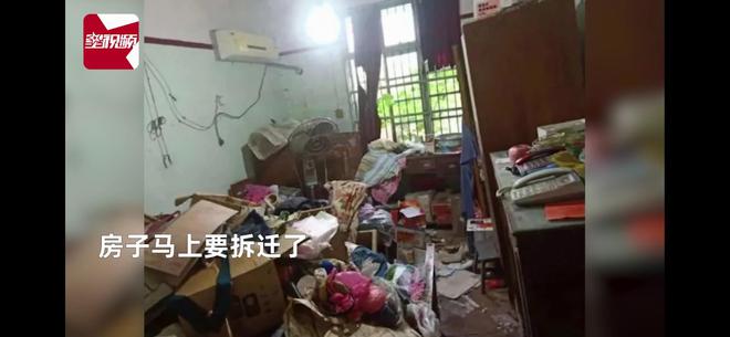 父亲去世前为残疾妻儿藏50万现金角落里30个报纸包让人心酸不